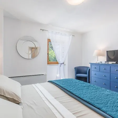 Apartment-ire * Karšete
