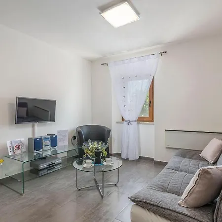 아파트 Apartment-ire Karšete