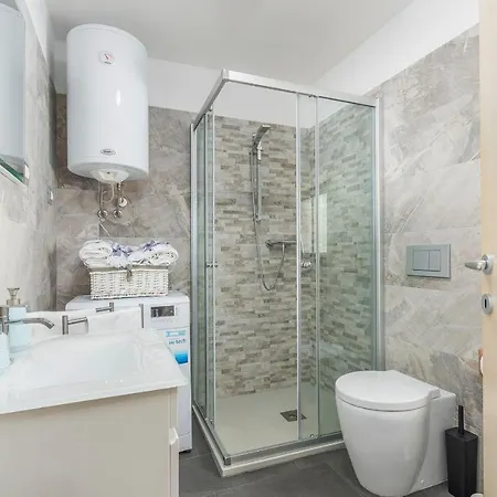 Apartment-ire *